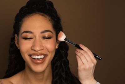 You can elevate your makeup game with personalised makeup classes, tailored for beginners and pros alike. Whether aiming for a flawless everyday look or a glamorous evening ensemble, private makeup lessons cater to unique style and preferences. https://linacameron.com/services/lessons/
